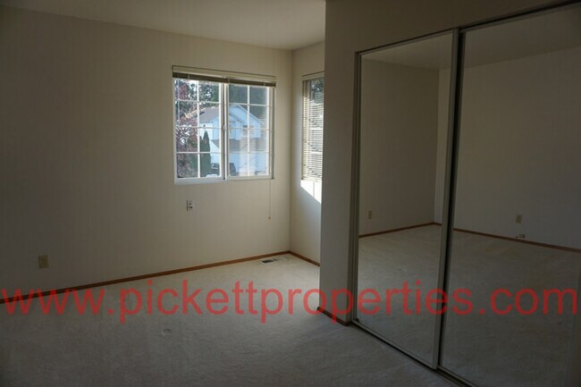 Building Photo - 12731 Plateau Cir NW