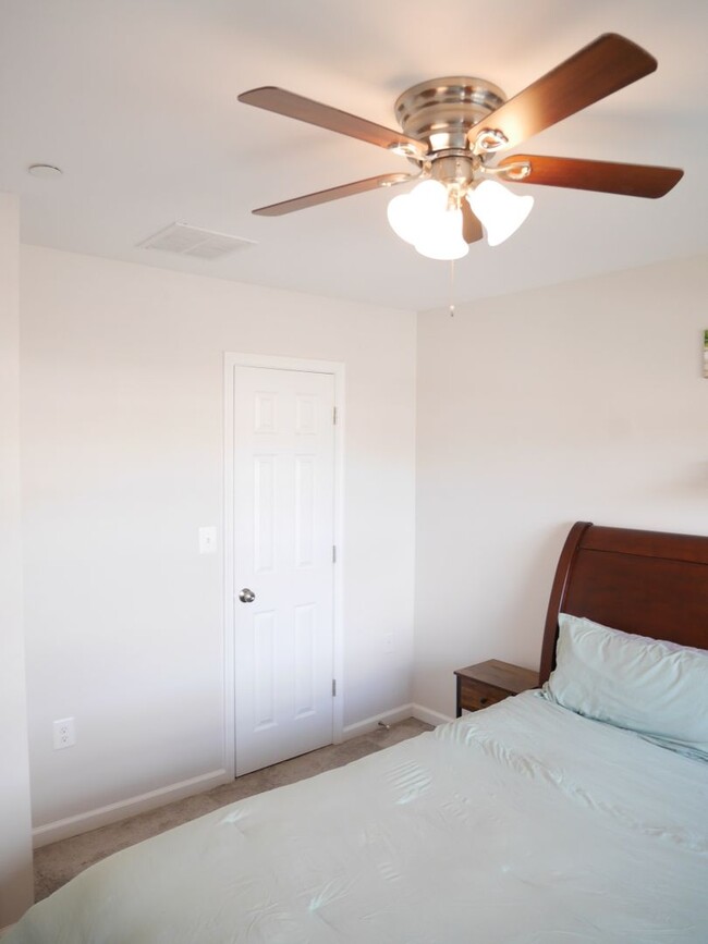 Building Photo - Beautiful Townhouse- Taneytown, MD