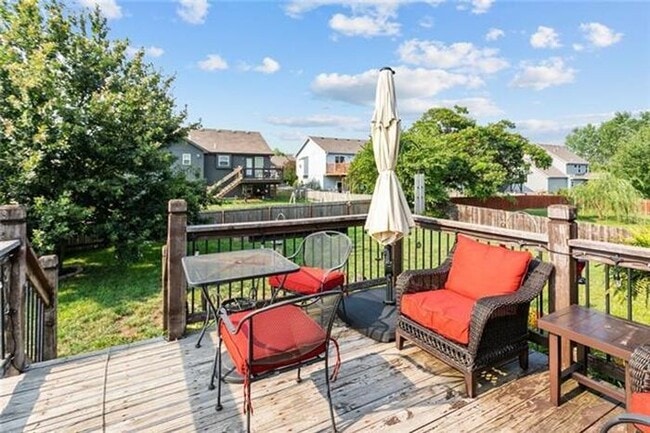 Building Photo - Stunning 3BR 2.5BA Home w/ Fenced Yard & Spacious Deck • Stainless Kitchen • Oversized Garage in ...