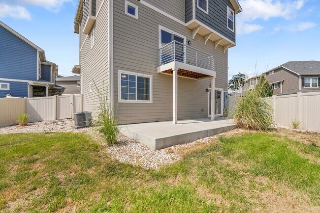 Building Photo - $2,795.00 - 3 Bedrooms, 2.5 Bathrooms, Sin...