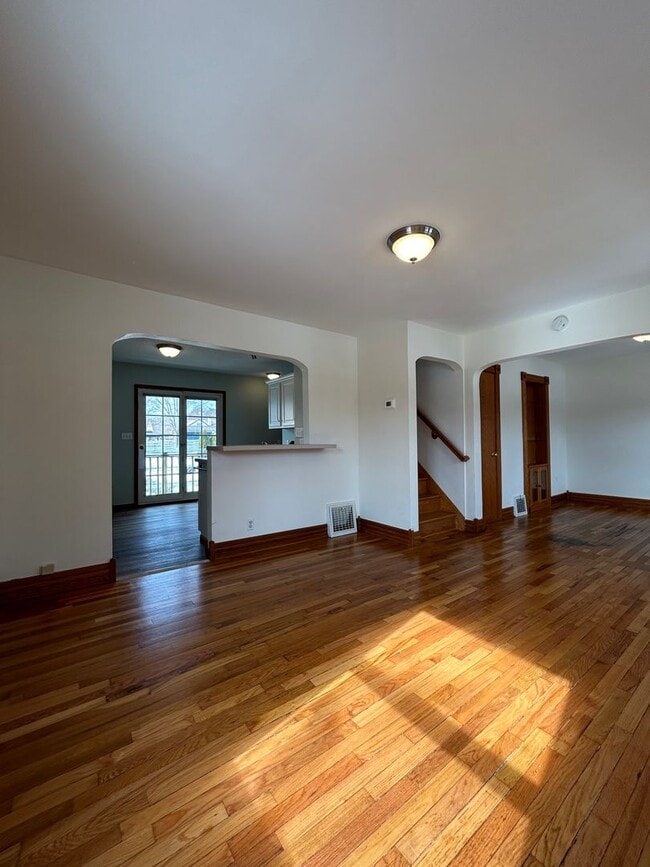 Building Photo - Beautiful 2 Bedroom 2 Bathroom House