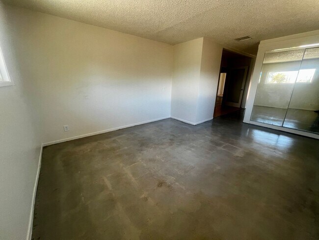 Building Photo - 56769 Joshua Dr