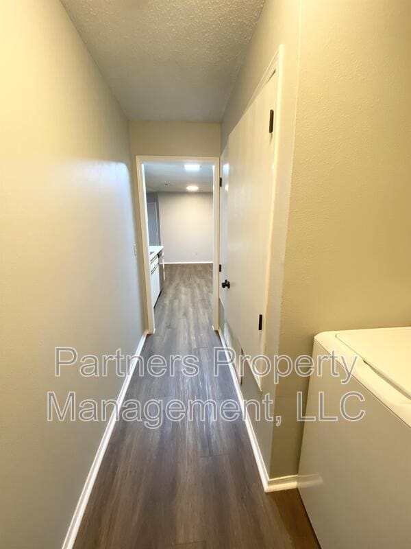 Building Photo - 5705 Sara St