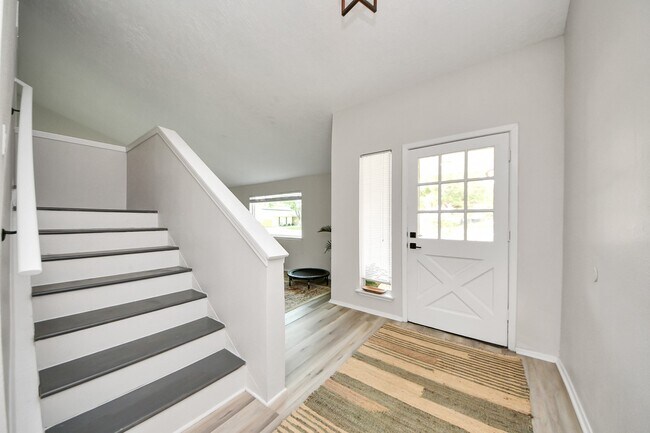 Building Photo - 1902 Kings Arms Way