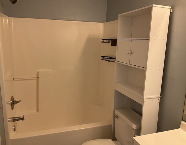 Building Photo - 112 Winterberry Ln