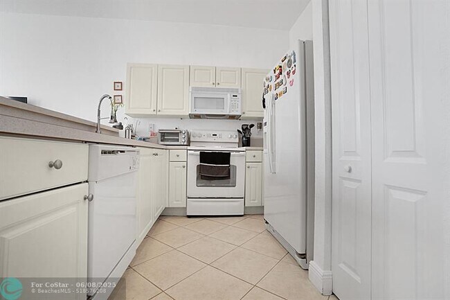 Building Photo - 619 SW 147th Ave