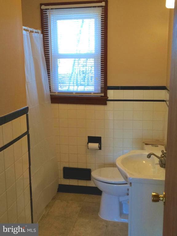 Building Photo - 3456 Fall Hill Ave