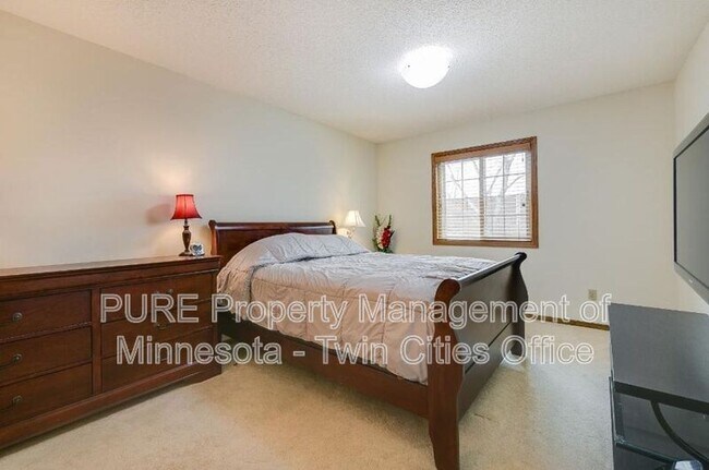 Building Photo - 4080 Meadowlark Curve