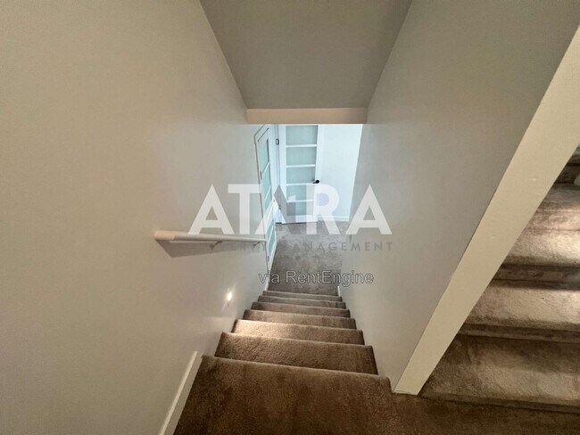 Building Photo - 1754 Oakwood Ln