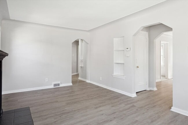 Building Photo - 17326 Mansfield St