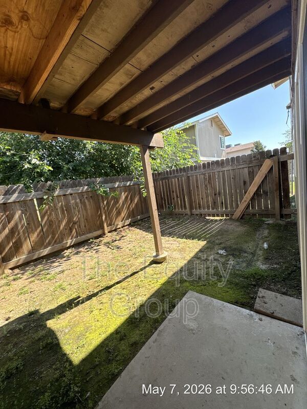 Building Photo - 806 Monarch Cir