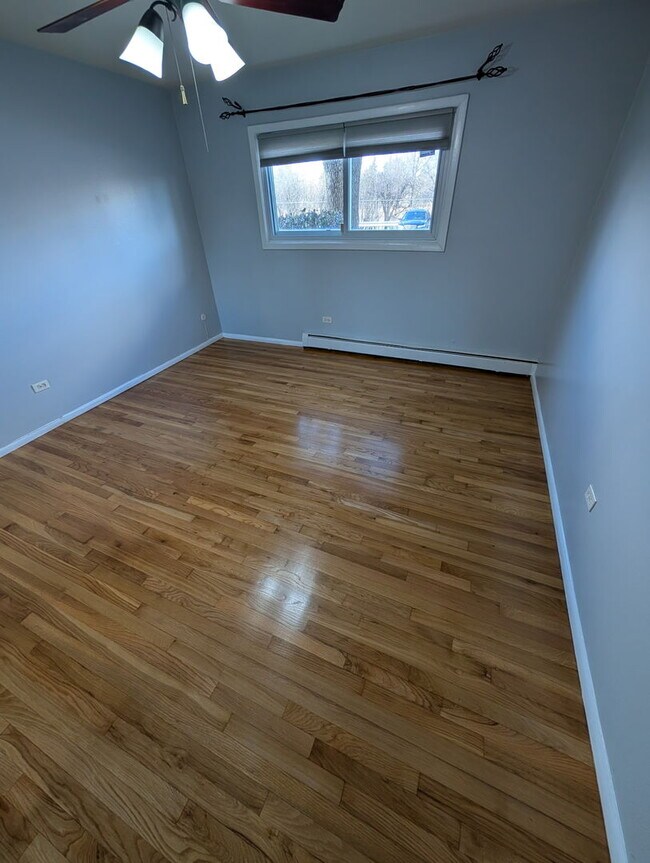 Building Photo - 8856 Northshore Dr