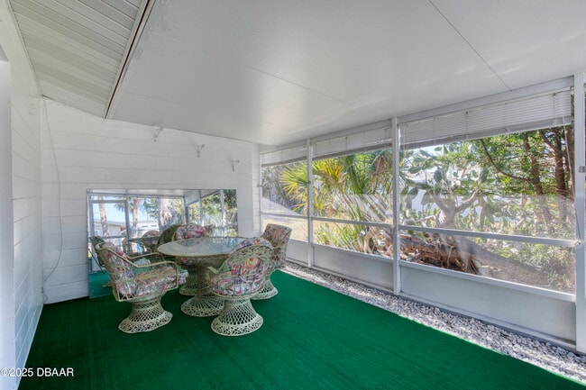 Building Photo - 3041 N Oleander Ave