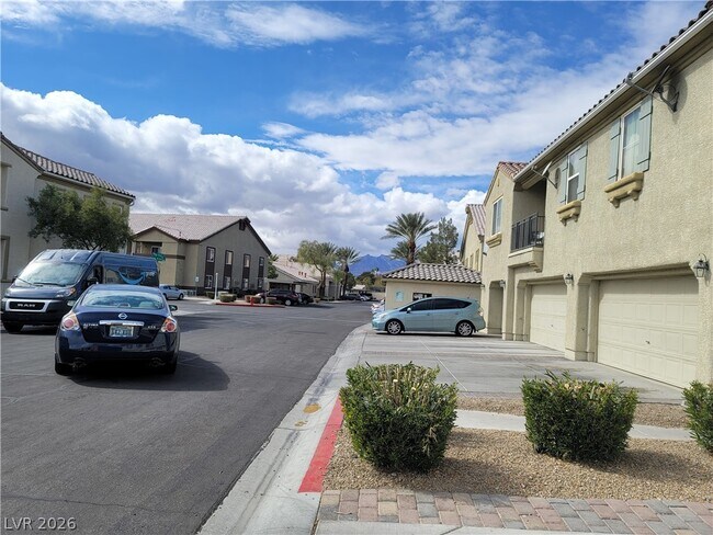 Building Photo - 6140 Pine Villa Ave