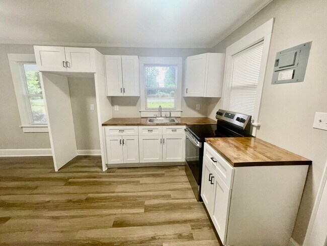 Building Photo - Welcome to this Beautiful Newly Renovated ...