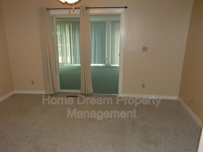 Building Photo - 10451 Edgehill Ln