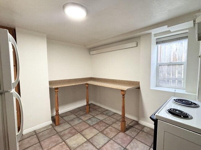 Building Photo - 517 E 500 S