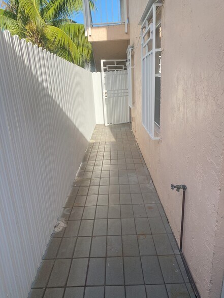Building Photo - 4782 NW Flagler Ter