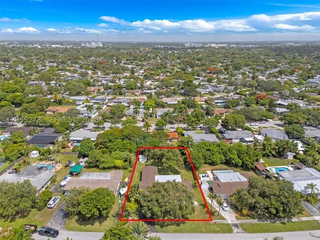 Building Photo - 9121 Ridgeland Dr