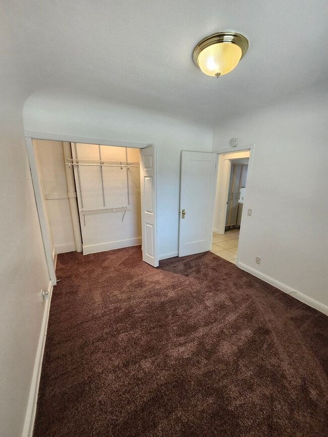 Building Photo - Charming Colonial-Style 2-Bedroom Home in ...