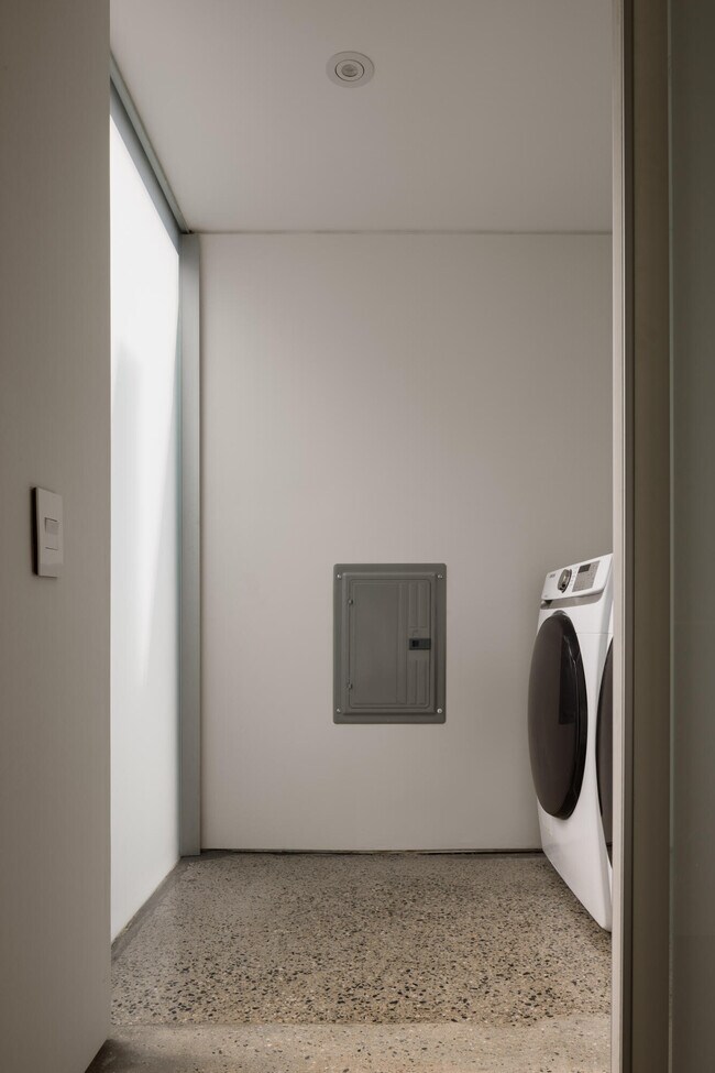 Building Photo - 483 Sandpiper St