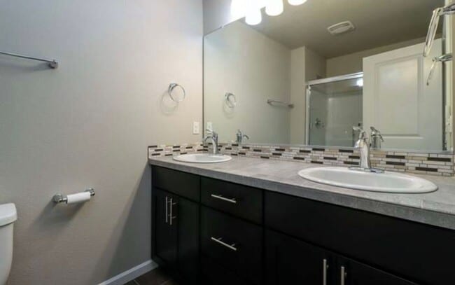Building Photo - Wonderful home in Bethany!