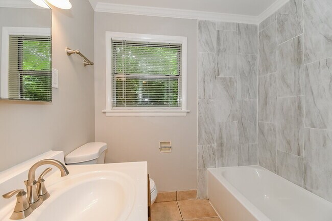 Building Photo - 2123 Patou Dr W