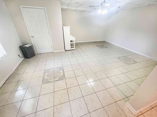 Building Photo - Alpharetta - 3BR - Finished Basement!