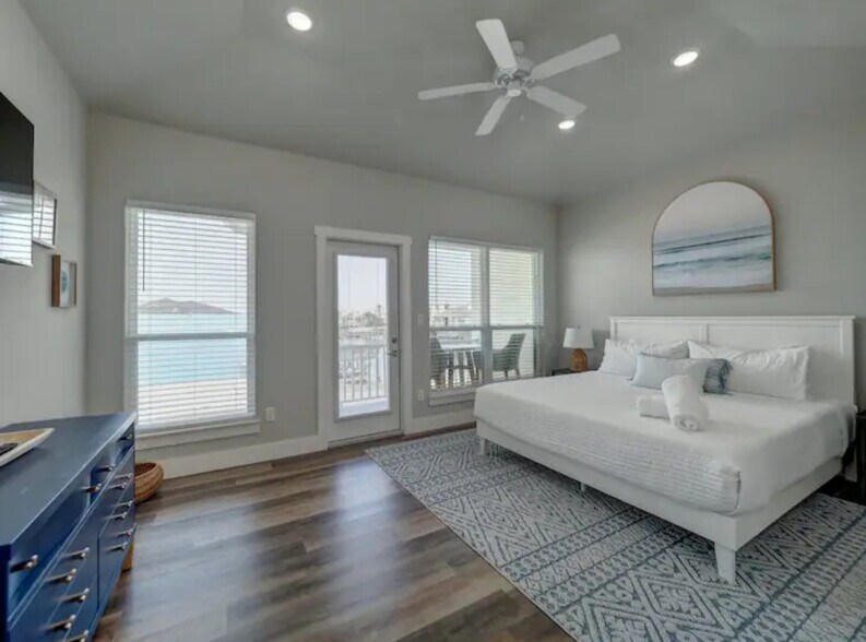 Building Photo - 14013 Ports O Call Dr