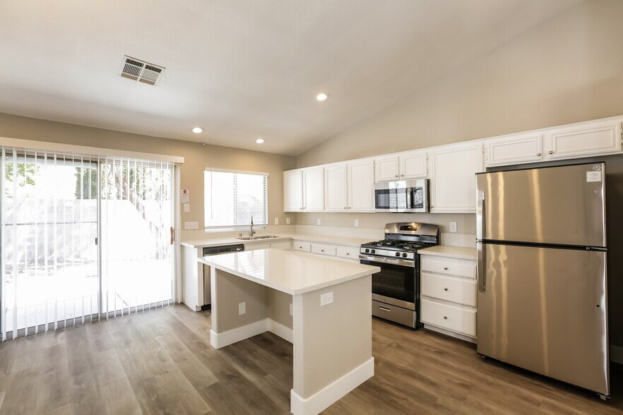 Building Photo - 3334 Syvella Ct