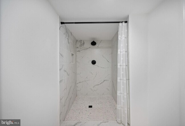 Building Photo - 1015 Riverside Ave