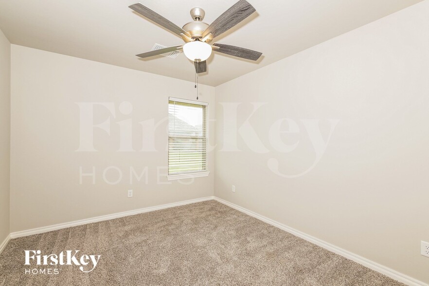 Building Photo - 616 Texoma Dr