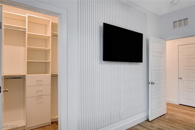 Building Photo - 237 Callen Falls Ave