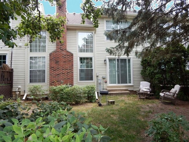 Building Photo - 2223 Seaver Ln