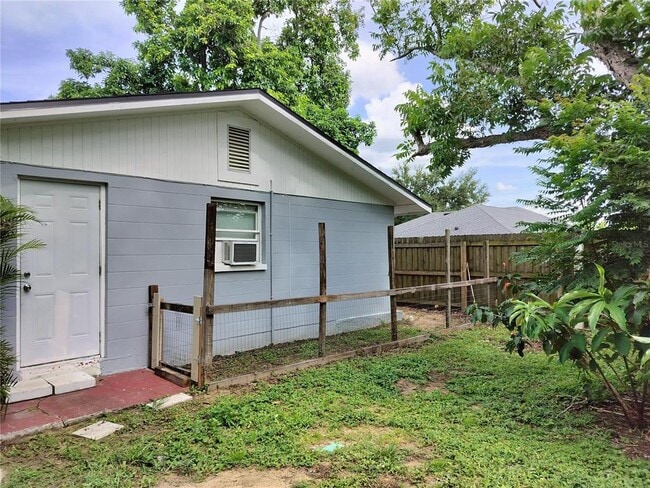 Building Photo - 3635 State Rd 60