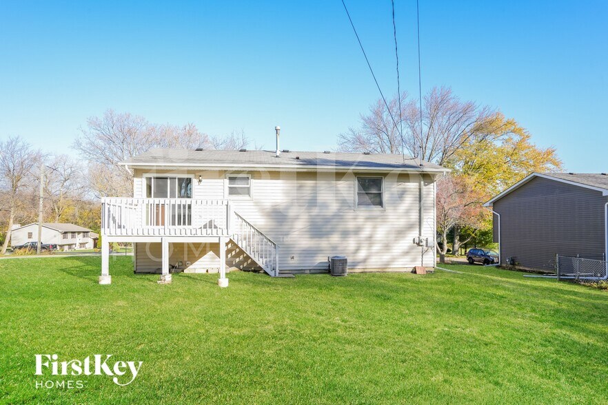 Building Photo - 3219 W Beach Dr
