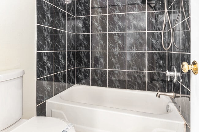 Building Photo - 2375 S Linden Ct