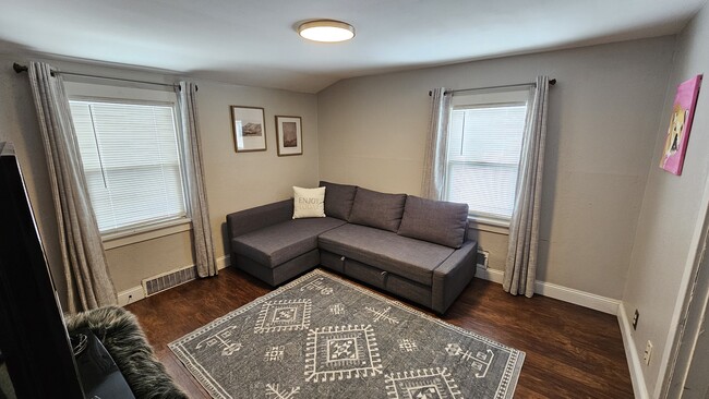 Building Photo - 5320 Northrup Ave
