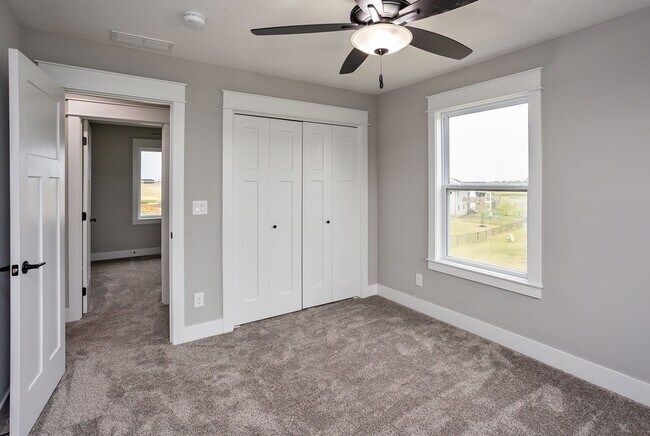 Building Photo - Like-New 4-Bedroom Home in Heritage Park –...