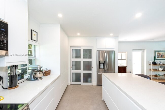 Building Photo - 6520 SW 76th St
