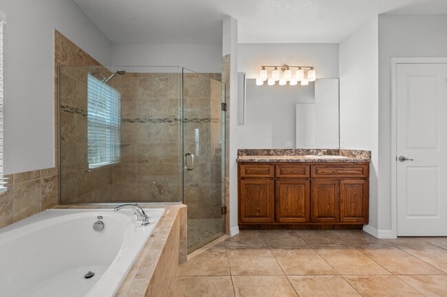 Building Photo - 1621 Town Park Ct