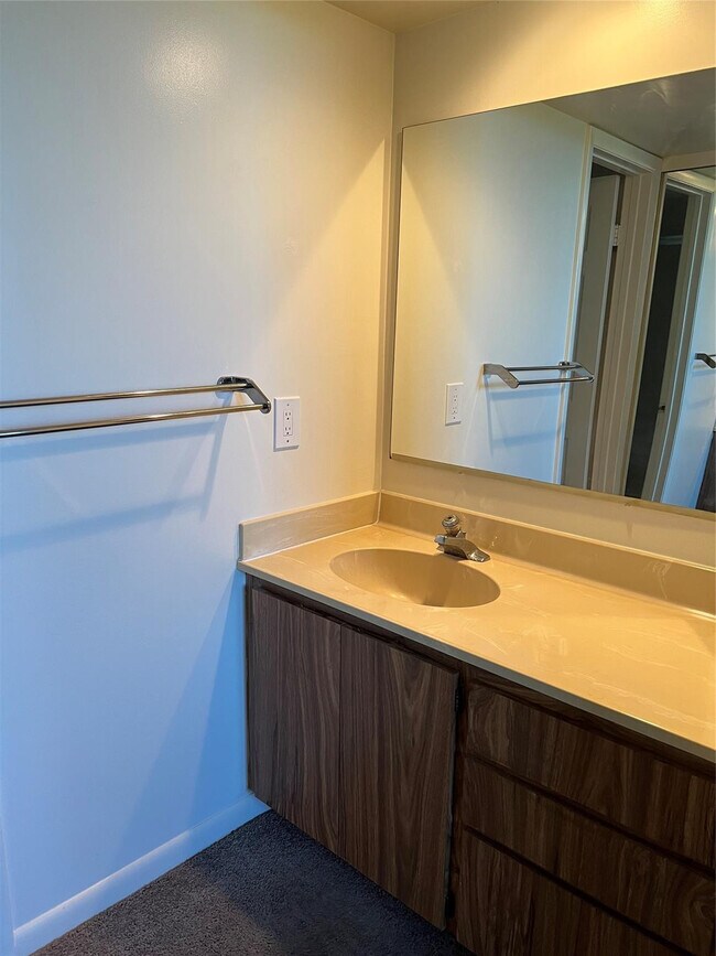 Building Photo - 1526 Whitehall Dr