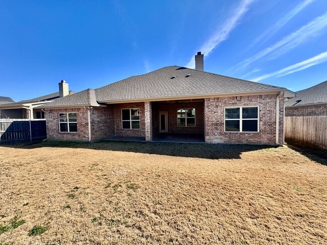 Building Photo - 4/2 Creekside Home