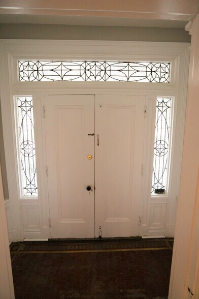 Building Photo - 658 Maple Ln