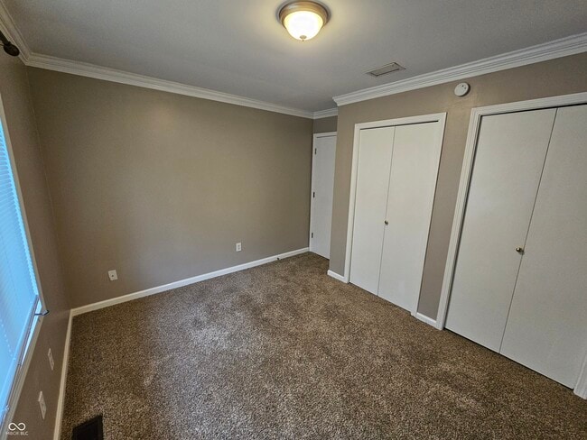 Building Photo - 945 Fox Hill Dr