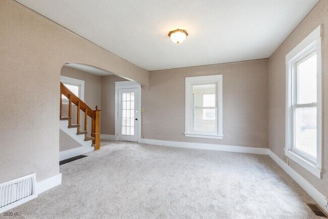 Building Photo - 709 Pleasant View Dr