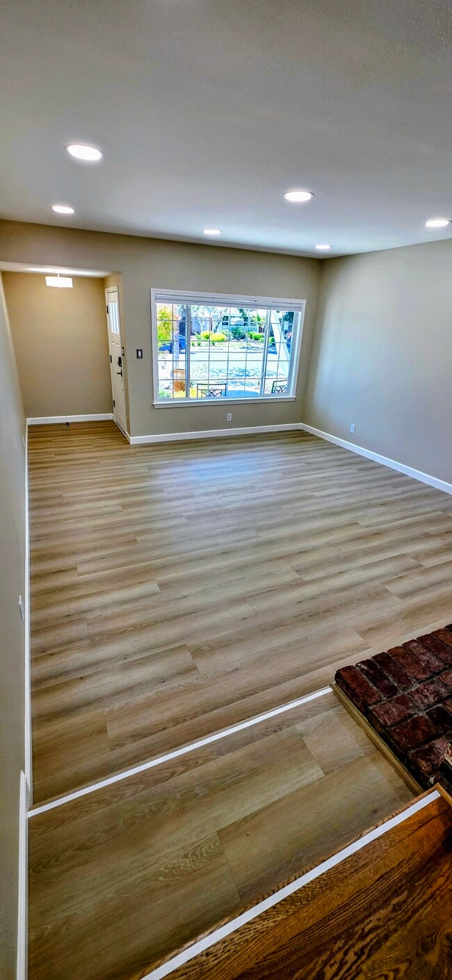 Building Photo - 40830 Robin St