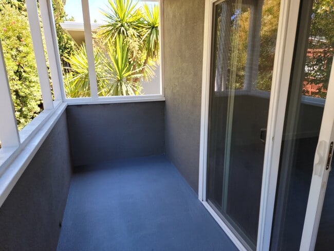 Building Photo - 3216 Delaware St