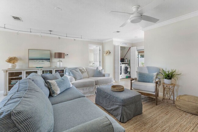 Building Photo - 217 Carol Pl