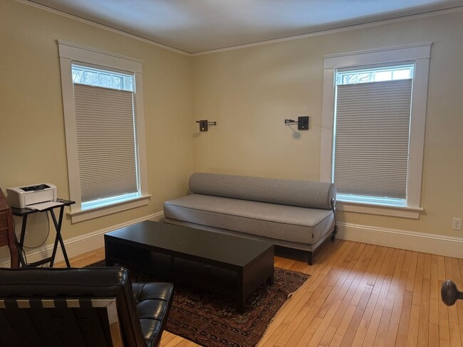 Building Photo - 3 bedroom, 2.5 bath home walking distance to Dartmouth College